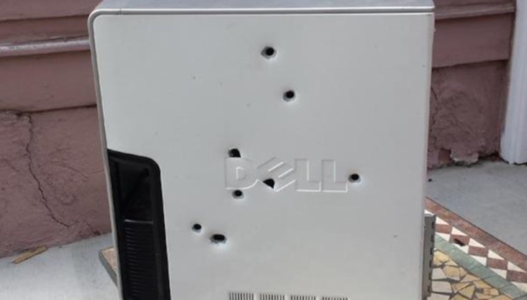 Troublemaker: Mann schießt auf Computer
